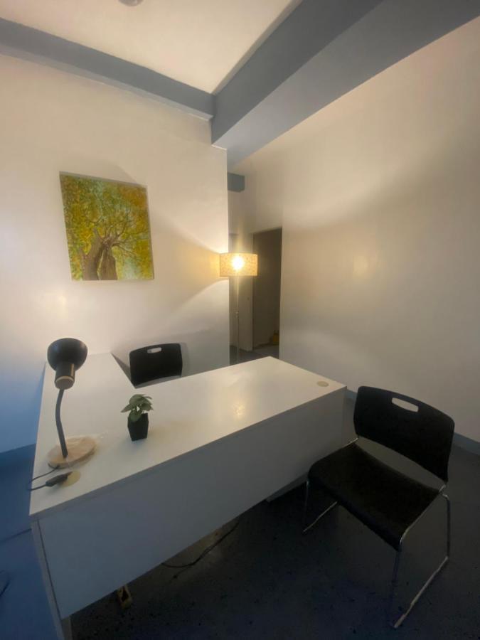 Lime Lite Manila Hostel Makati City ภายนอก รูปภาพ