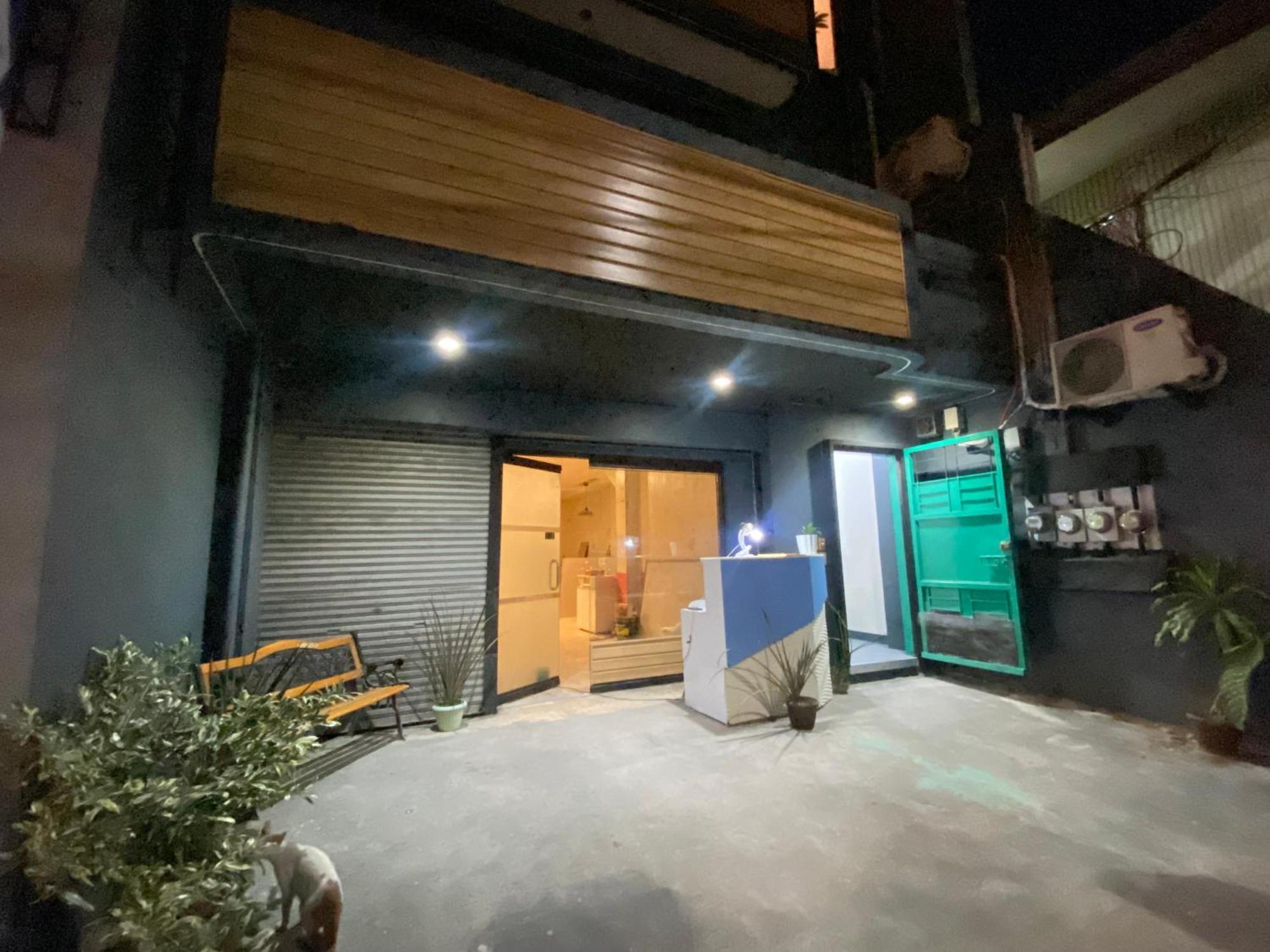 Lime Lite Manila Hostel Makati City ภายนอก รูปภาพ
