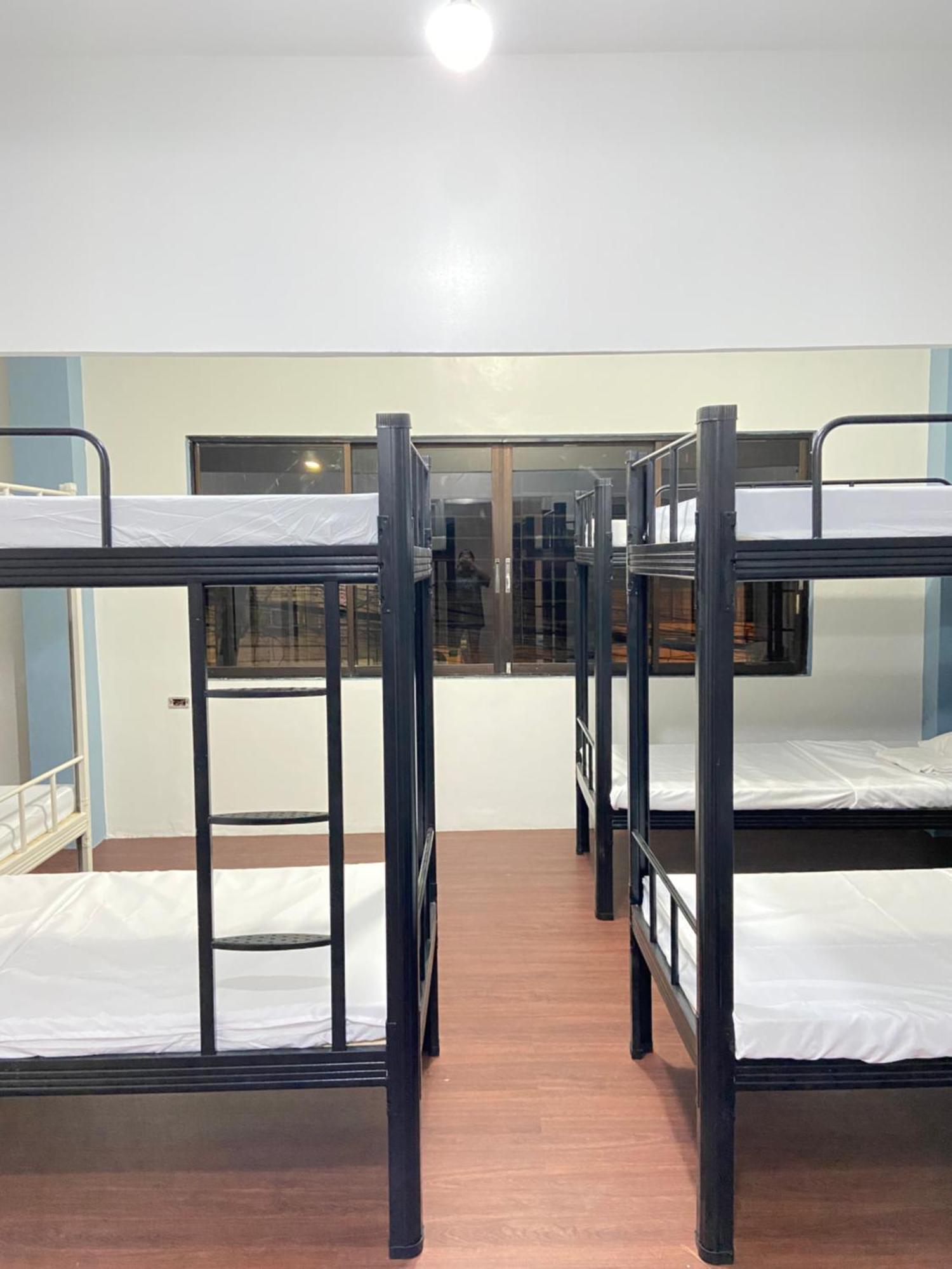 Lime Lite Manila Hostel Makati City ภายนอก รูปภาพ